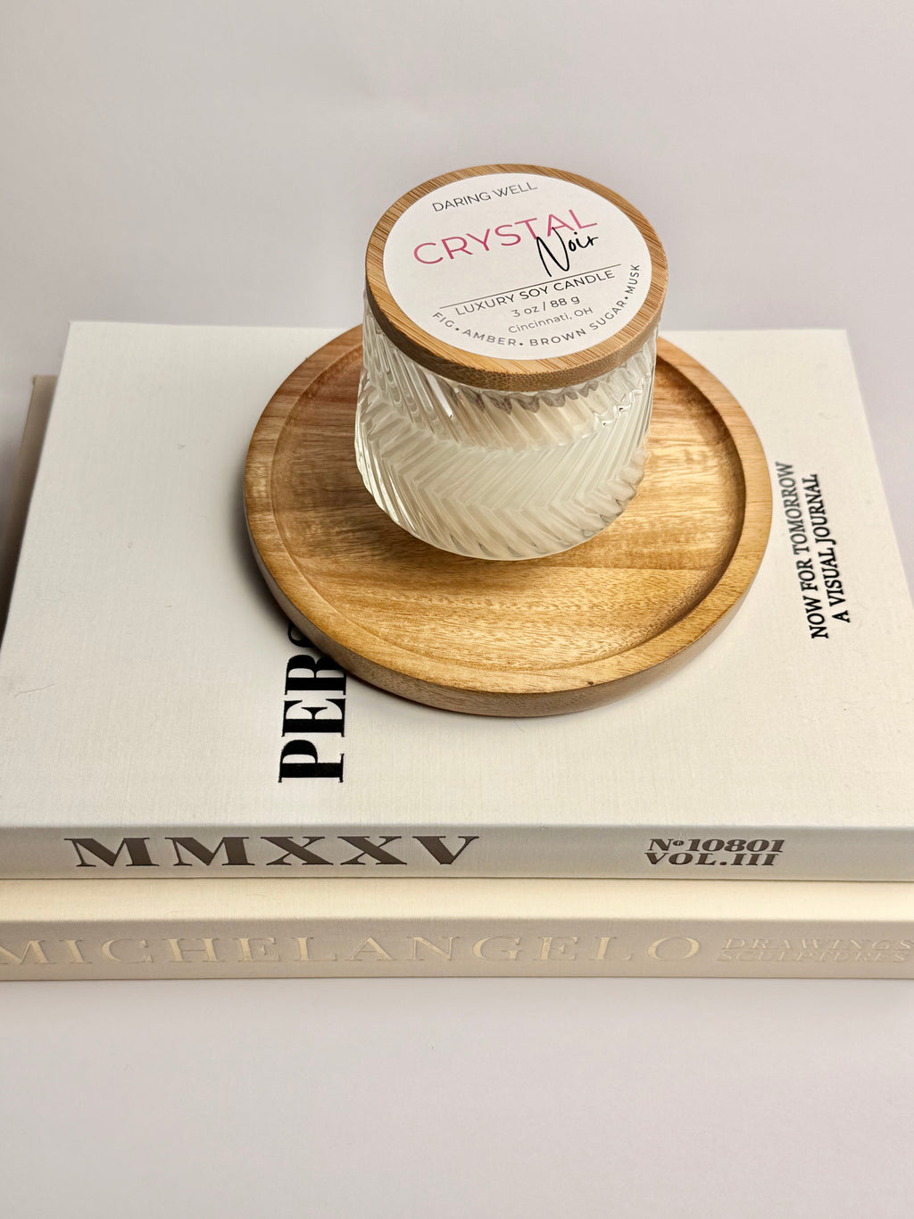 Crystal Noir – 100% Soy Wax Candle with Bamboo Lid (Medium, 122 g)