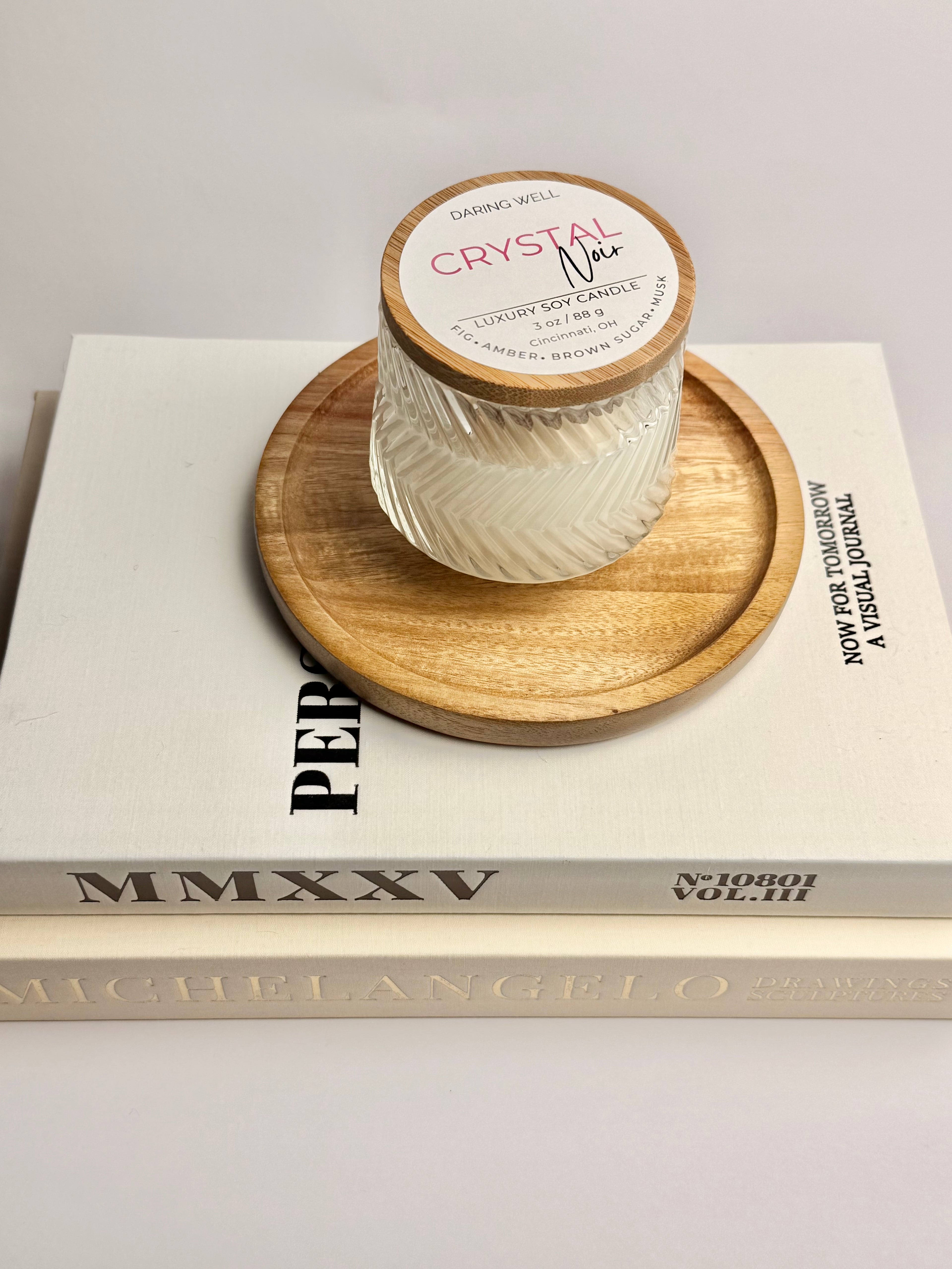 Crystal Noir – 100% Soy Wax Candle with Bamboo Lid (Medium, 122 g)