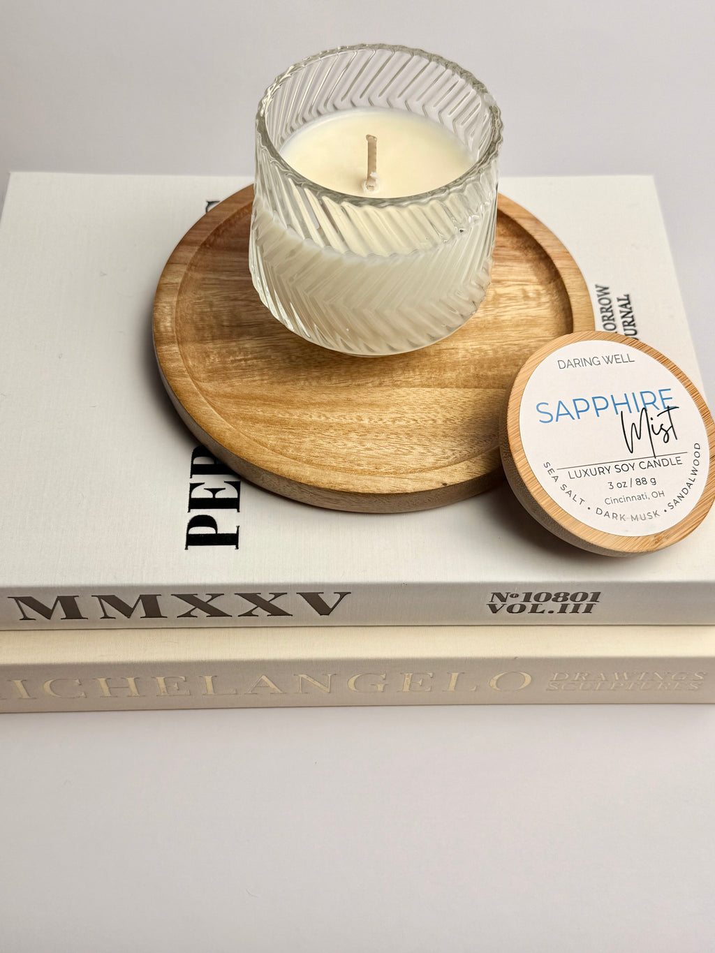 Sapphire Mist – 100% Soy Wax Candle with Bamboo Lid (Medium, 122 g)