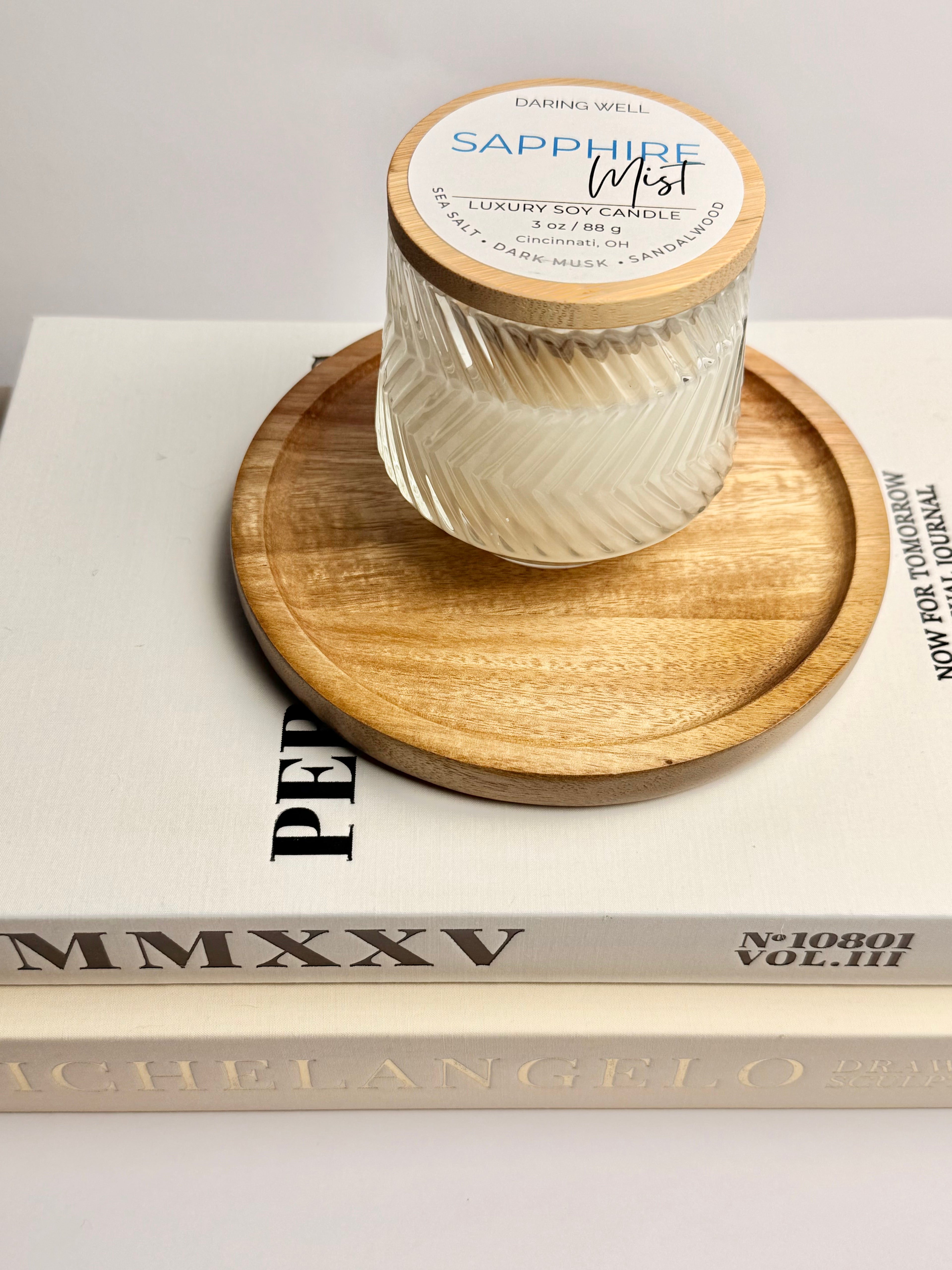 Sapphire Mist – 100% Soy Wax Candle with Bamboo Lid (Medium, 122 g)